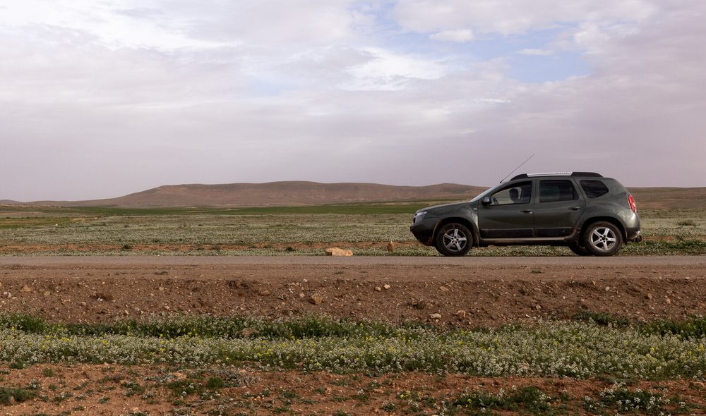 Le véhicule d'expédition près de Tiouli, région d'Oujda, est du Maroc