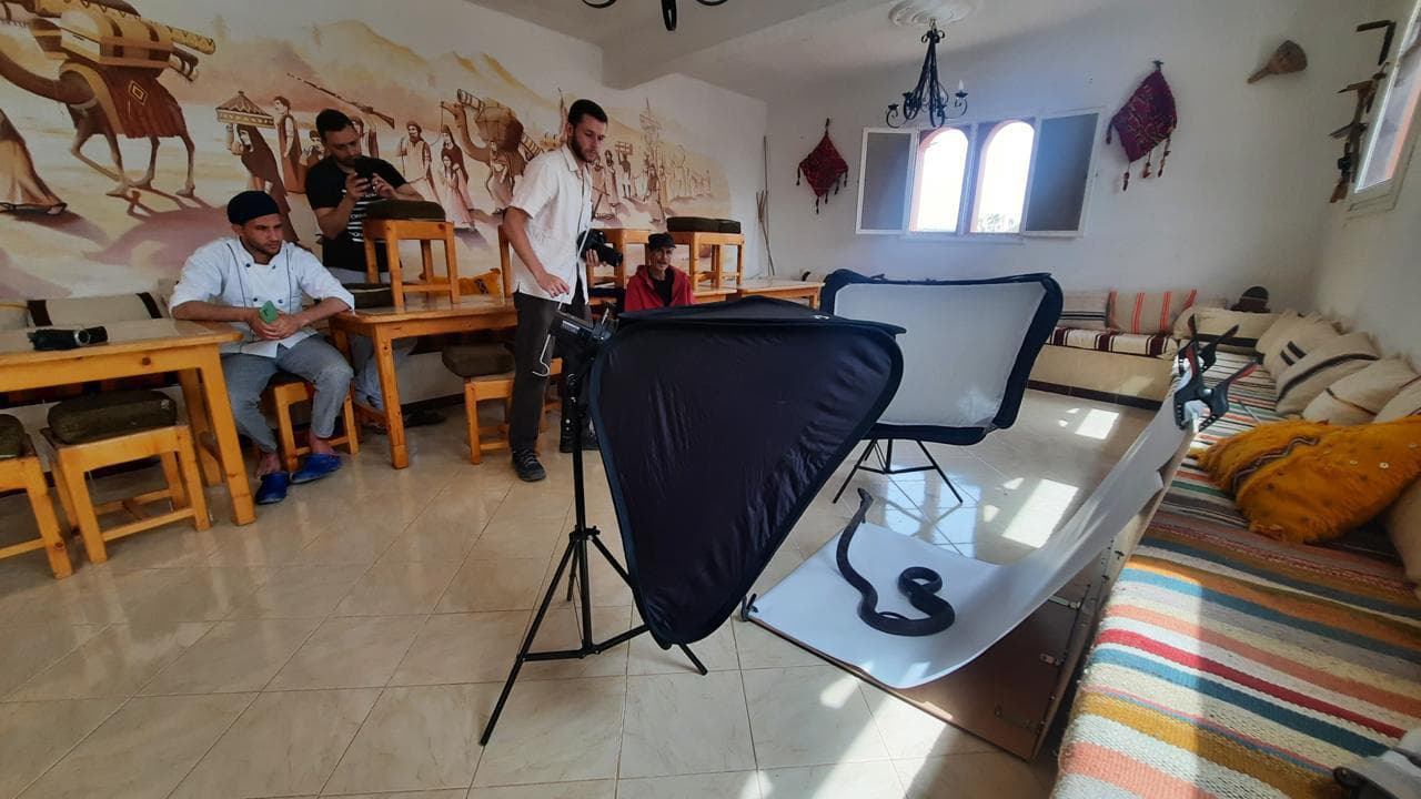 Rayane Vuillemin photographing a Cobra